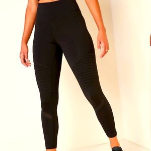 Old Navy black Elevate Moto leggings